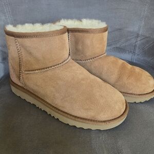 UGG Ultra Mini Classic Boot, Girls 4